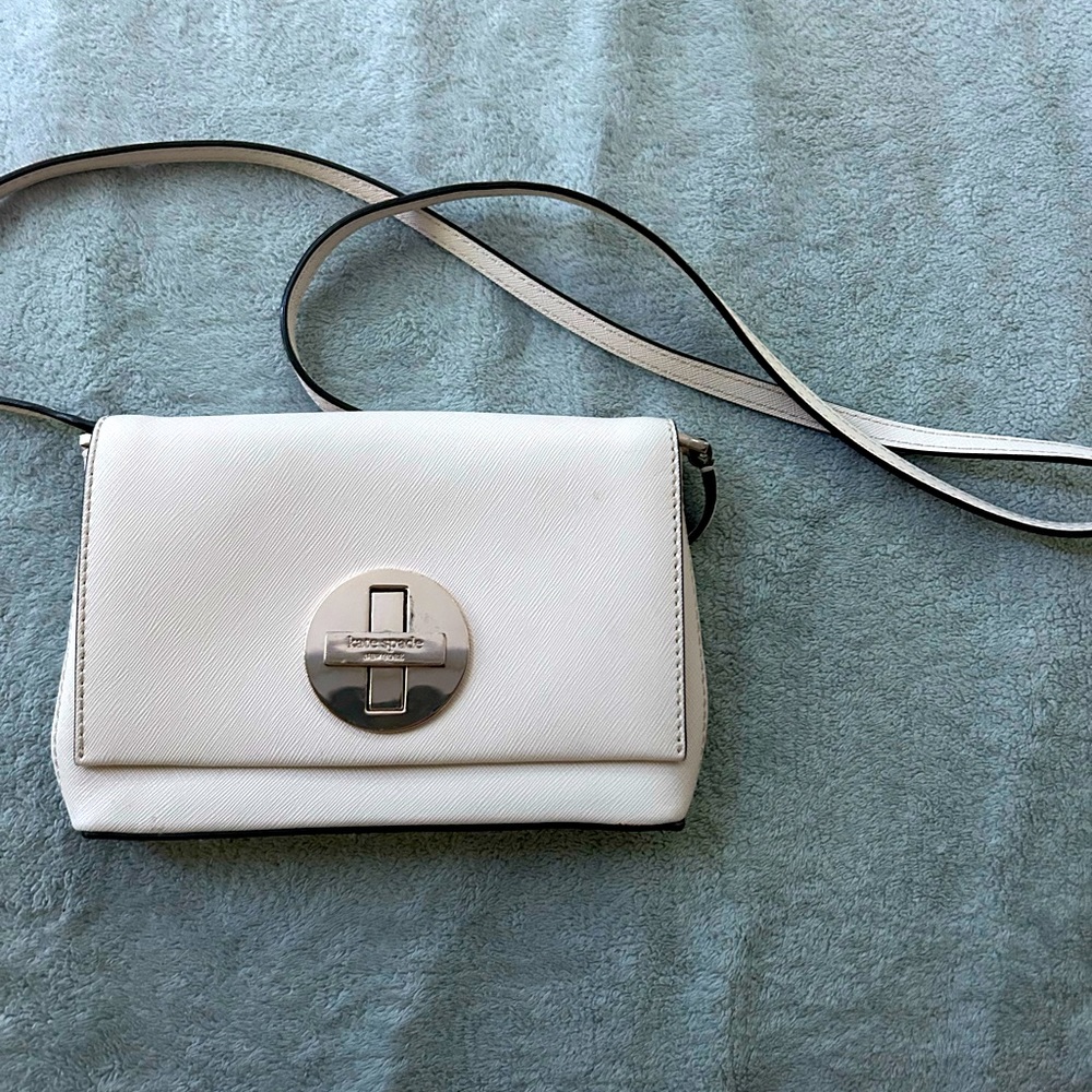 Kate Spade small crossbody bag turn and lock (beige and gold)